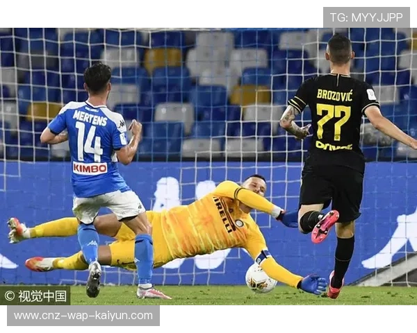 尤文的角球配合精心设计,头球破网成绝佳脚本